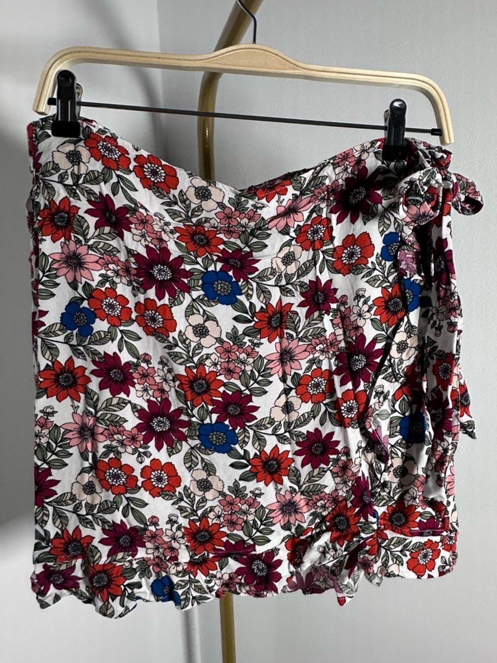 LOFT Beach Floral Wrap Skirt in White, Coral, Green